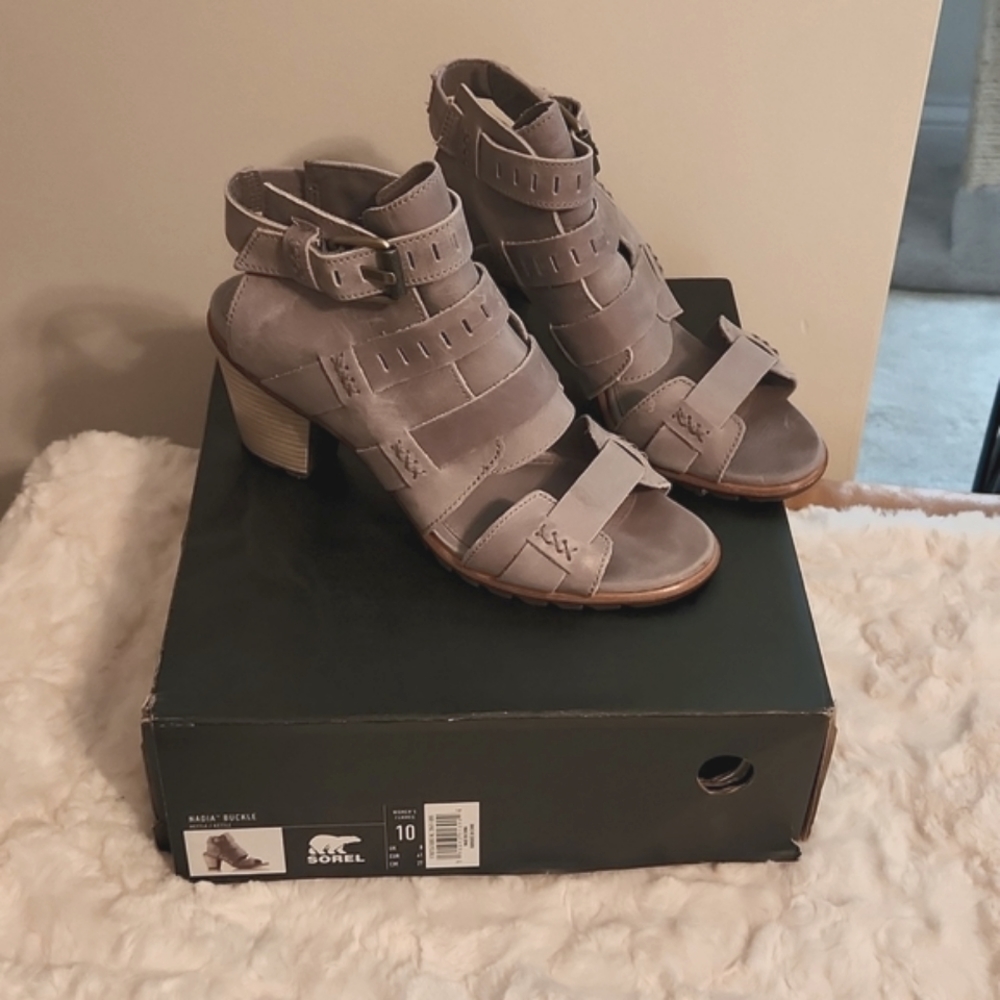 Sorel Nadia  Open Toe Buckle Strap Block Heel Sandal in Kettle Gray 10